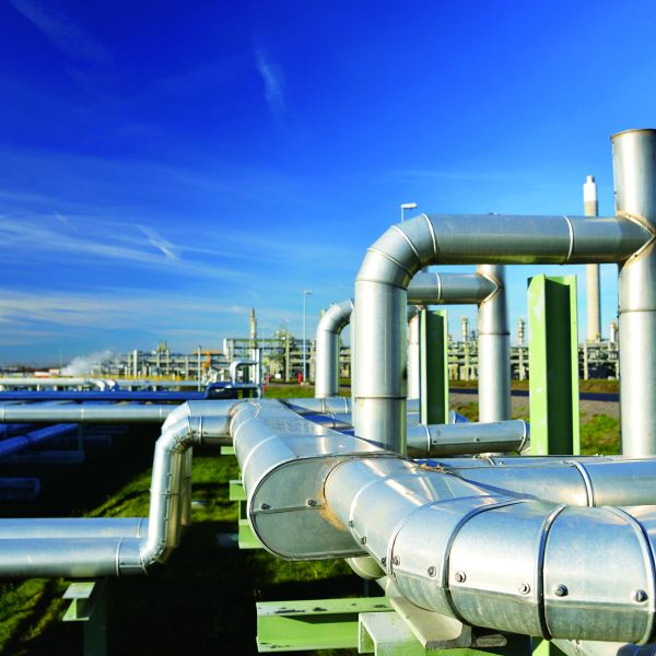 Rohrsystem einer Raffinerie zur Produktion von Kraftstoffen