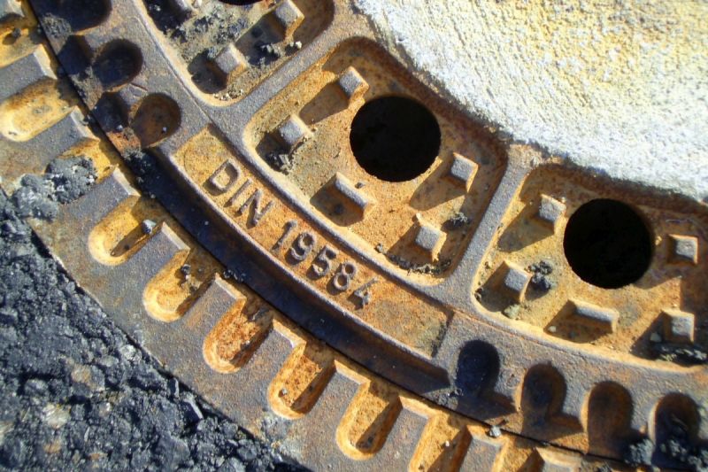 Kanaldeckel-Ausschnitt mit DIN 19584