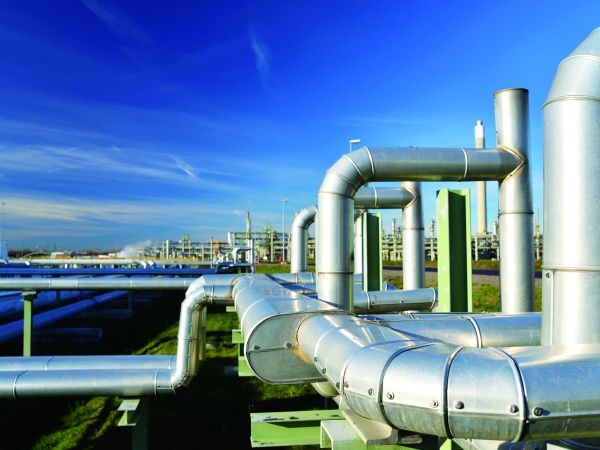Rohrsystem einer Raffinerie zur Produktion von Kraftstoffen