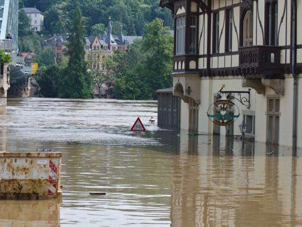 Hochwasser in Dresden 2013 bei einer Wasserhöhe von 8,70 m