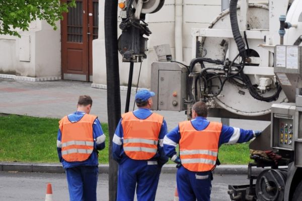 Öffentliche Kanalwartung Team in Aktion